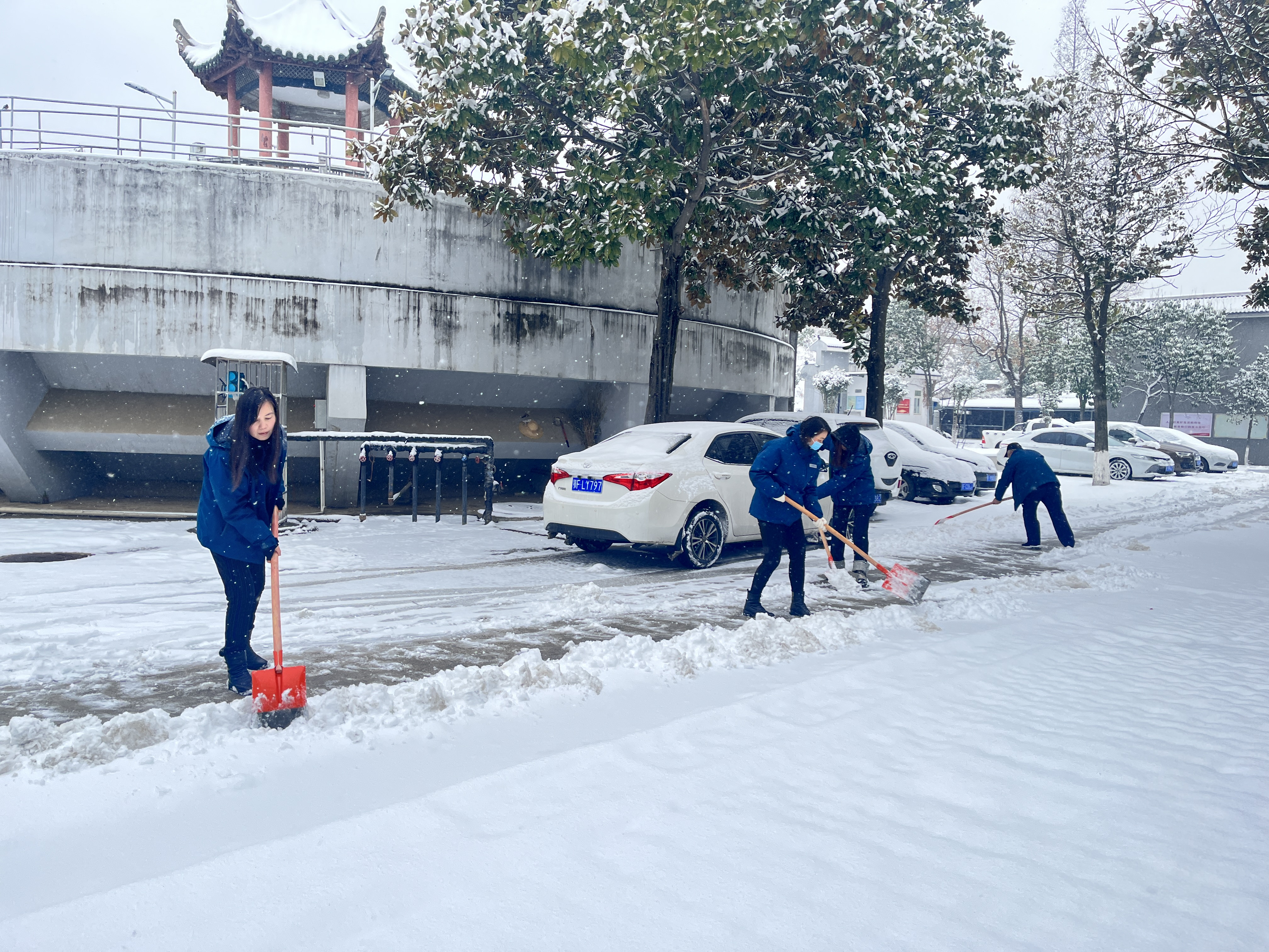 大雪來襲  逆雪而行 ——襄陽中環(huán)水務有限公司抗擊冰雪在行動